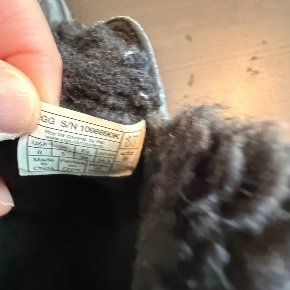 UGG Butte II Waterproof Snow Boots Black Sheepskin Men's 6 Women's 7‎ Winter